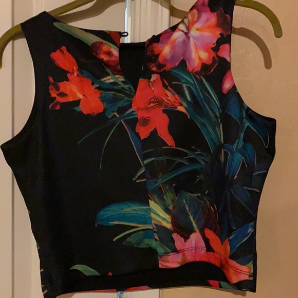 Crop top - Picture 2 of 2